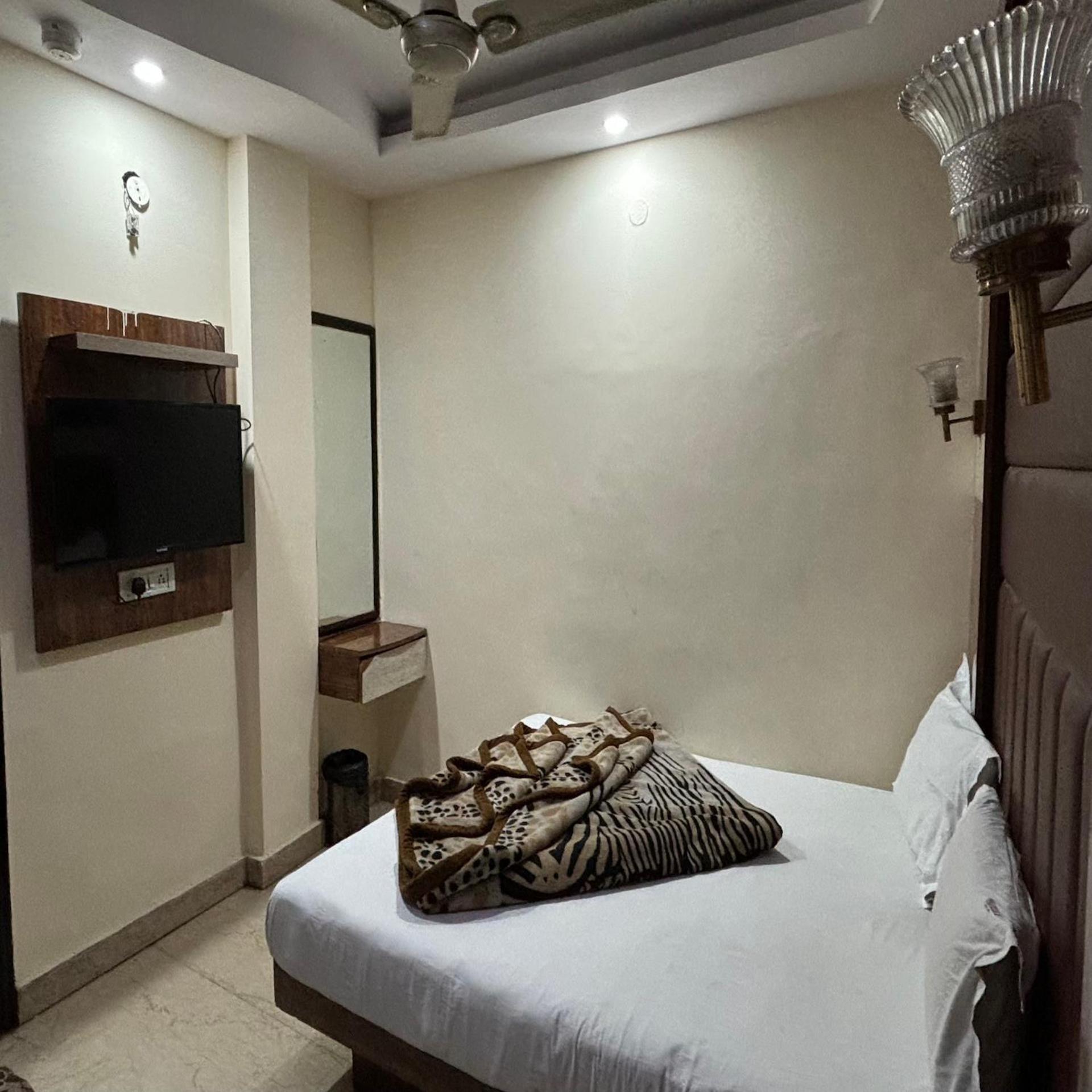 Hotel Pk International Near By New Delhi Station I Couple Friendly Rum bild